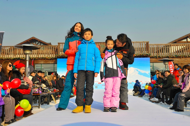 第八届滑雪时尚发布会 现场走秀精彩