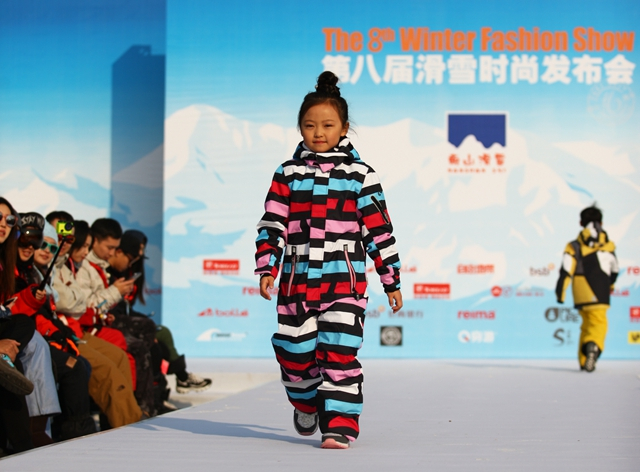 儿童小超模默睿演绎北欧领先童装REIMA滑雪服