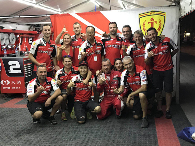 2017赛季中国深圳天荣F1摩托艇队全家福