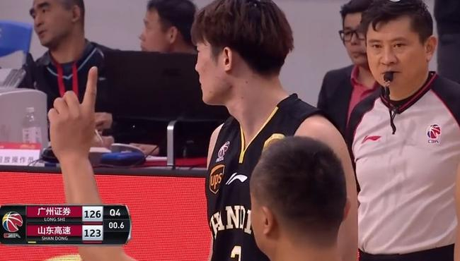 局外人难以理解宋晓竞此时的心情。