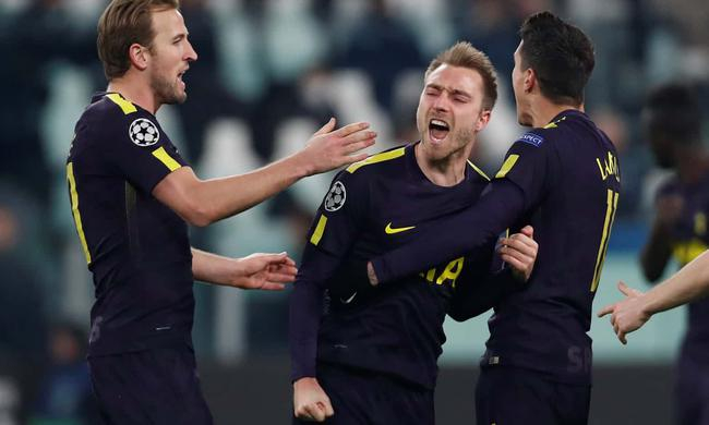 埃里克森庆祝进球