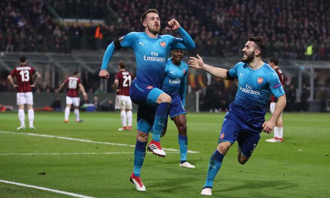 拉姆塞庆祝进球