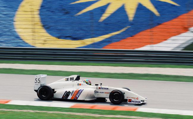 怪兽梦想车手曹卓征战东南亚F4