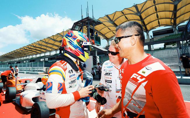 怪兽梦想车手曹卓征战东南亚F4