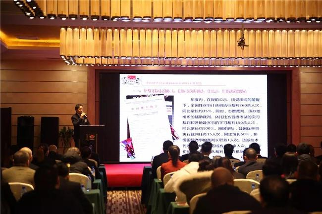 图为报告会现场。