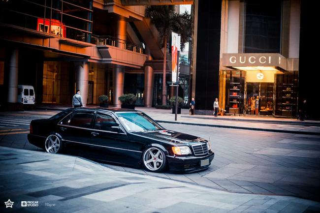 低趴的姿态是VIP风格必不可少的，后轮陷阱轮供，给人带来视觉上的冲击