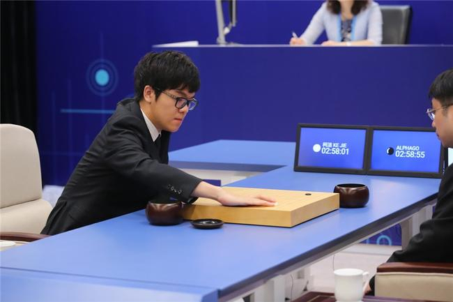 柯洁悲壮迎战AlphaGo