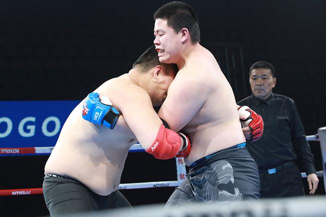 钭文科李通宇壮汉对决