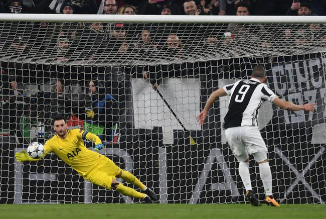 伊瓜因点球破门瞬间