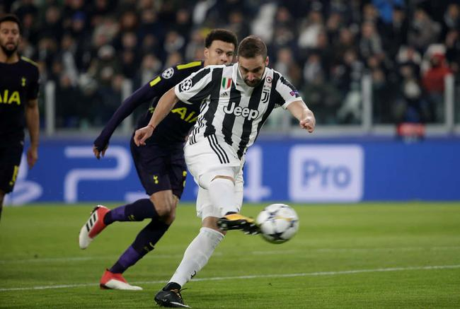 伊瓜因破门瞬间