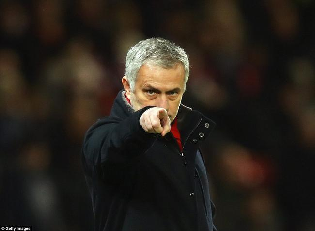 穆帅不能继续站在世界对立面，他需要赶紧化解危急