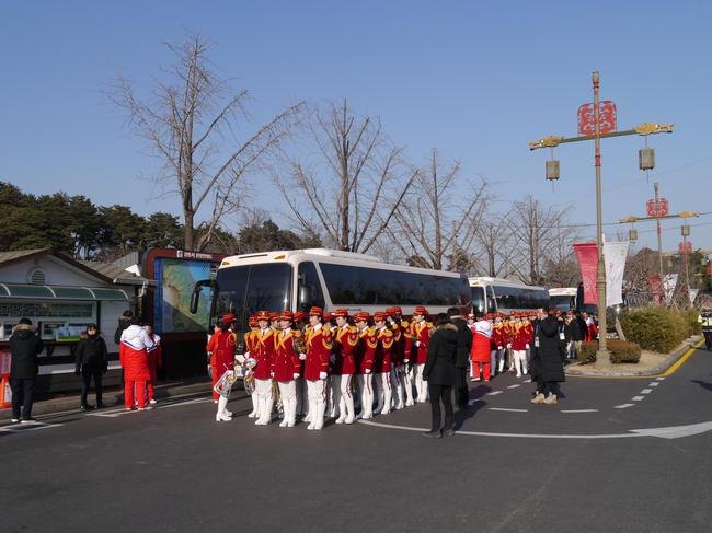 竟然在乌竹轩门口，偶遇朝鲜啦啦队