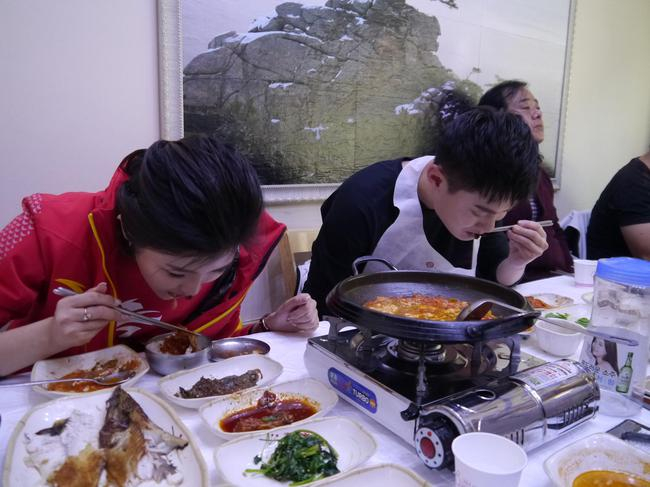 原来飞人是左撇子呀