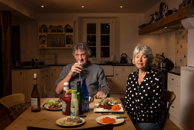 餐桌背后形形色色的美国家庭