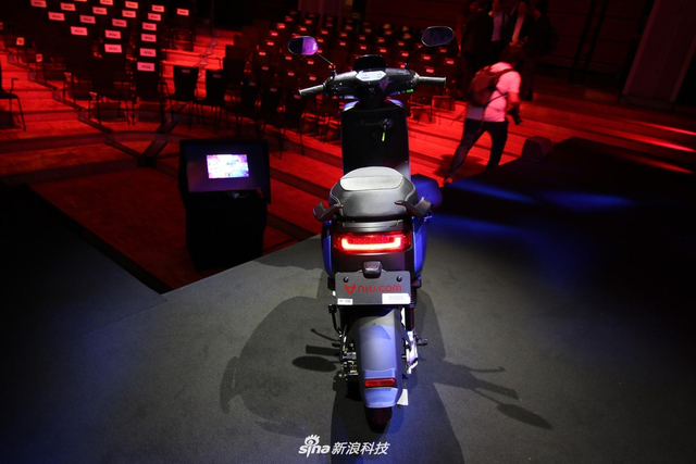 小牛M+ Pro电动车开箱实拍