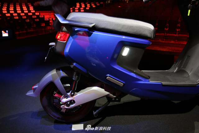 小牛M+ Pro电动车开箱实拍