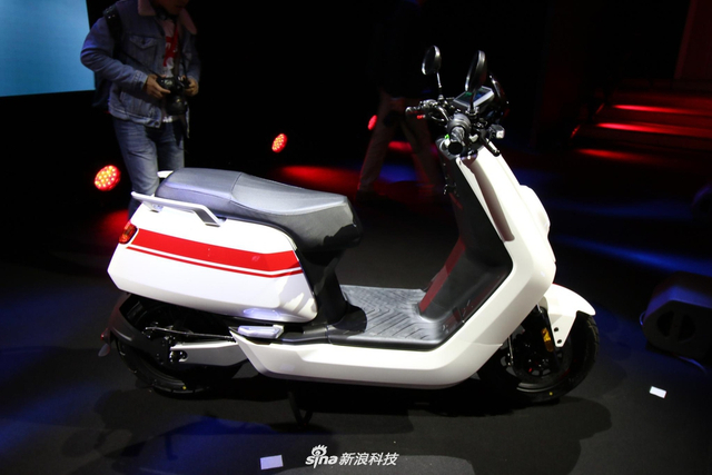 小牛M+ Pro电动车开箱实拍