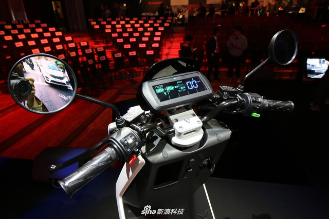 小牛M+ Pro电动车开箱实拍