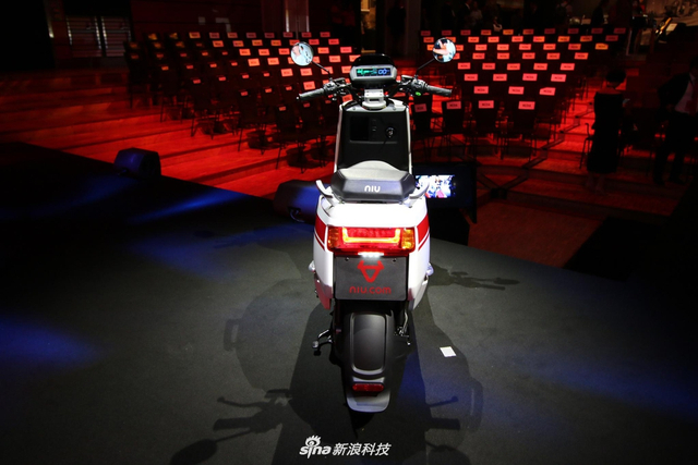 小牛M+ Pro电动车开箱实拍