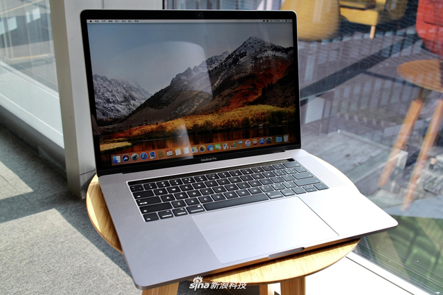 苹果2018款15寸屏MacBook Pro开箱图集