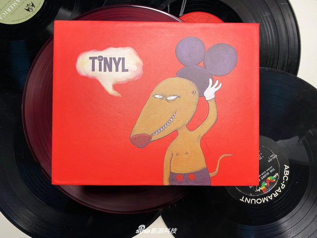 北海怪兽X TINYL联名迷你黑胶蓝牙唱机图赏