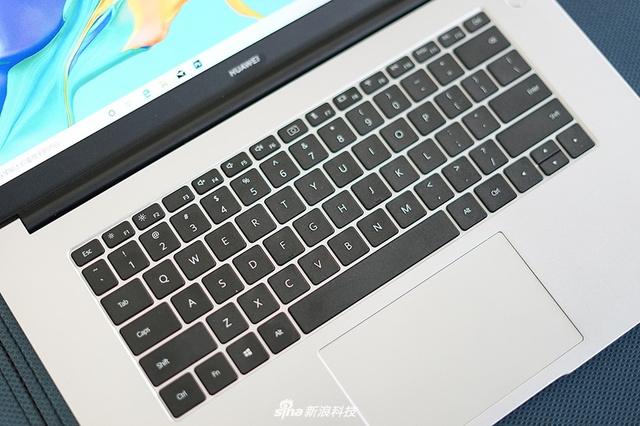 全面屏线条硬朗 HUAWEI MateBook D 15 锐龙版图赏