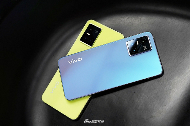 vivo S10 Pro图赏：青柠抢眼 绮光焕彩在阳光下会变色