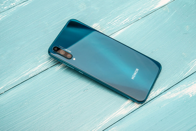 荣耀20青春版图赏:幻彩渐变彰显年轻个性