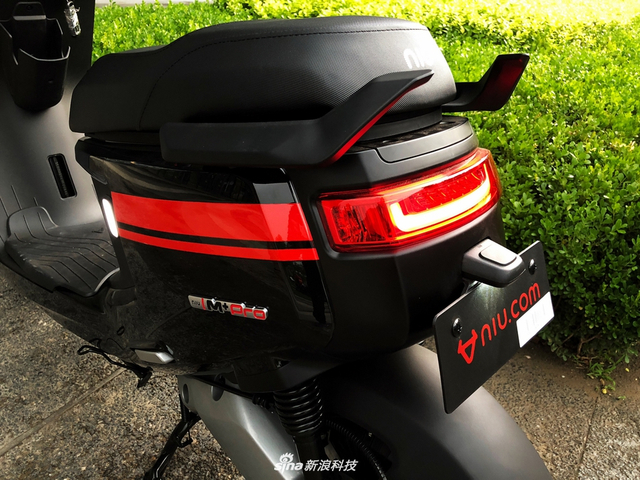 小牛M+ Pro电动车开箱实拍