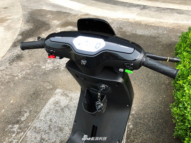 小牛M+ Pro电动车开箱实拍