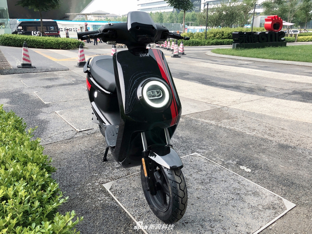 小牛M+ Pro电动车开箱实拍