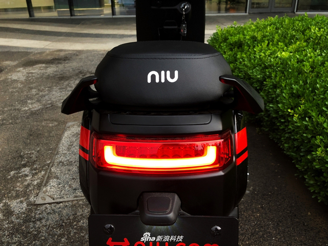 小牛M+ Pro电动车开箱实拍