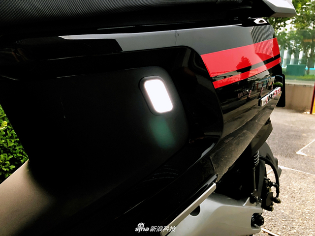 小牛M+ Pro电动车开箱实拍