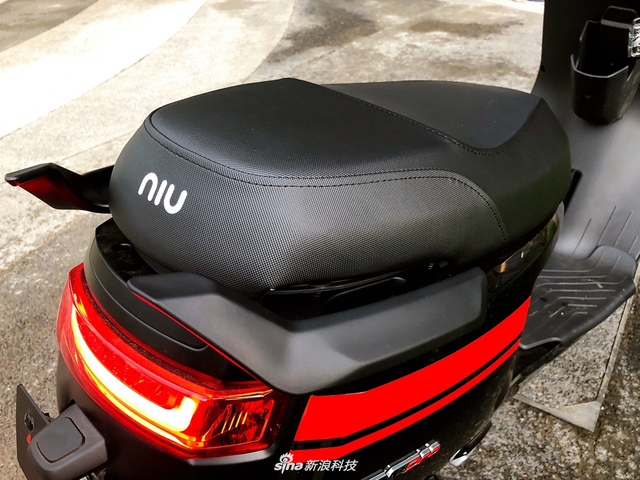 小牛M+ Pro电动车开箱实拍