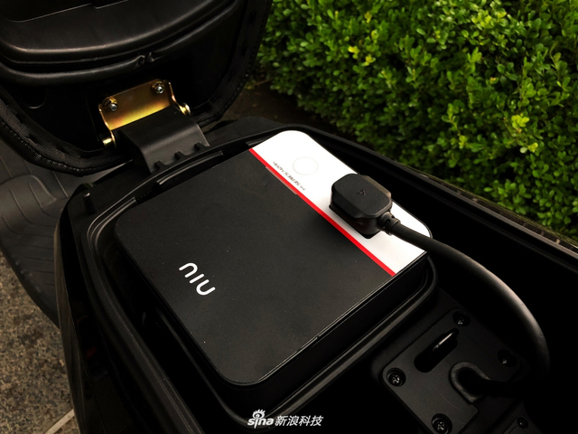 小牛M+ Pro电动车开箱实拍