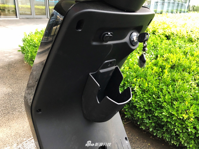 小牛M+ Pro电动车开箱实拍