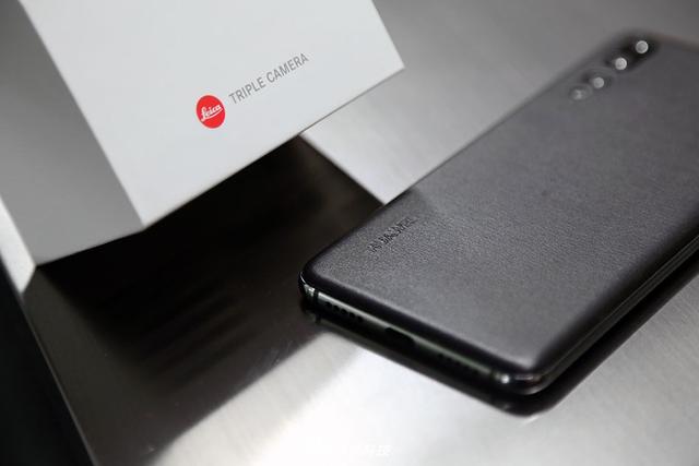 华为P20 Pro雅黑色版开箱图赏