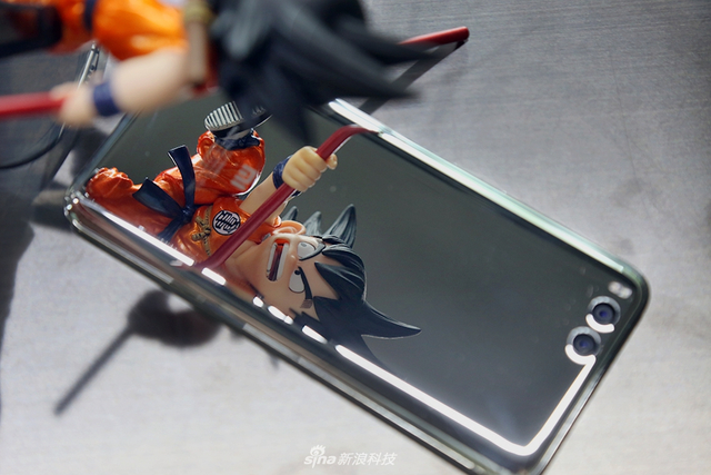 今年最美的手机背面之一 小米6亮银探索版开箱图赏