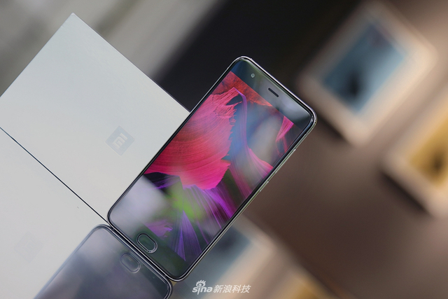 今年最美的手机背面之一 小米6亮银探索版开箱图赏