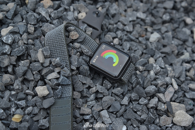 Apple Watch 3开箱图赏 是不是只加了小红点