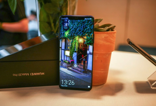 华为Mate 20系列上手图集 正面和背面颜值都升级了