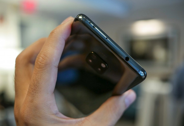 华为Mate 20系列上手图集 正面和背面颜值都升级了