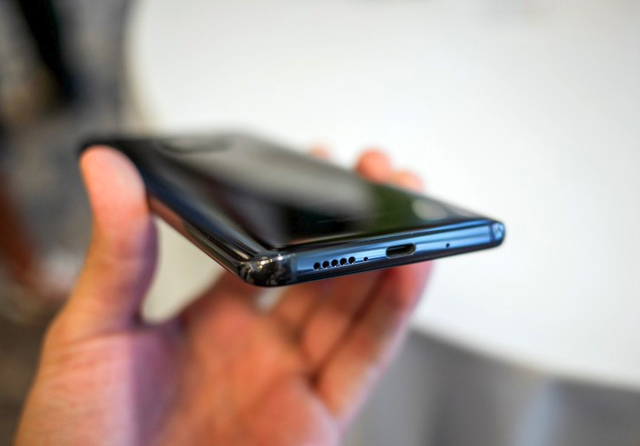 华为Mate 20系列上手图集 正面和背面颜值都升级了