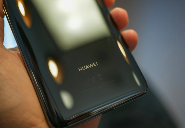 华为Mate 20系列上手图集 正面和背面颜值都升级了