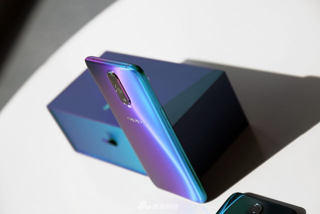 OPPO R17 Pro双色开箱图赏 新配色凝光绿了解下
