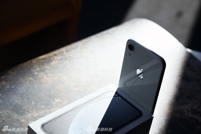 iPhone XR开箱实拍图集 颜值你给打几分？