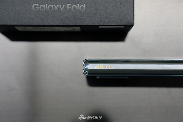 三星折叠屏手机Galaxy Fold开箱图集 颜值充满了科技感