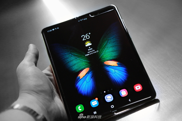 三星折叠屏手机Galaxy Fold开箱图集 颜值充满了科技感