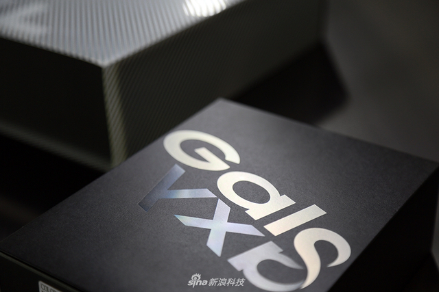 三星折叠屏手机Galaxy Fold开箱图集 颜值充满了科技感