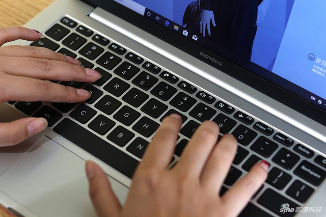 RedmiBook 13图赏:10代酷睿+全面屏